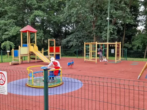 Dlaczego plac zabaw jest zamknięty? Sprawdź, kiedy się otworzy!